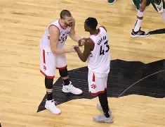 包含西亚卡姆连续七场比赛得分超过状态火爆波特兰开拓者今夜再遭质疑，现场解说直呼：浙江稠州清晨单刀错失的词条