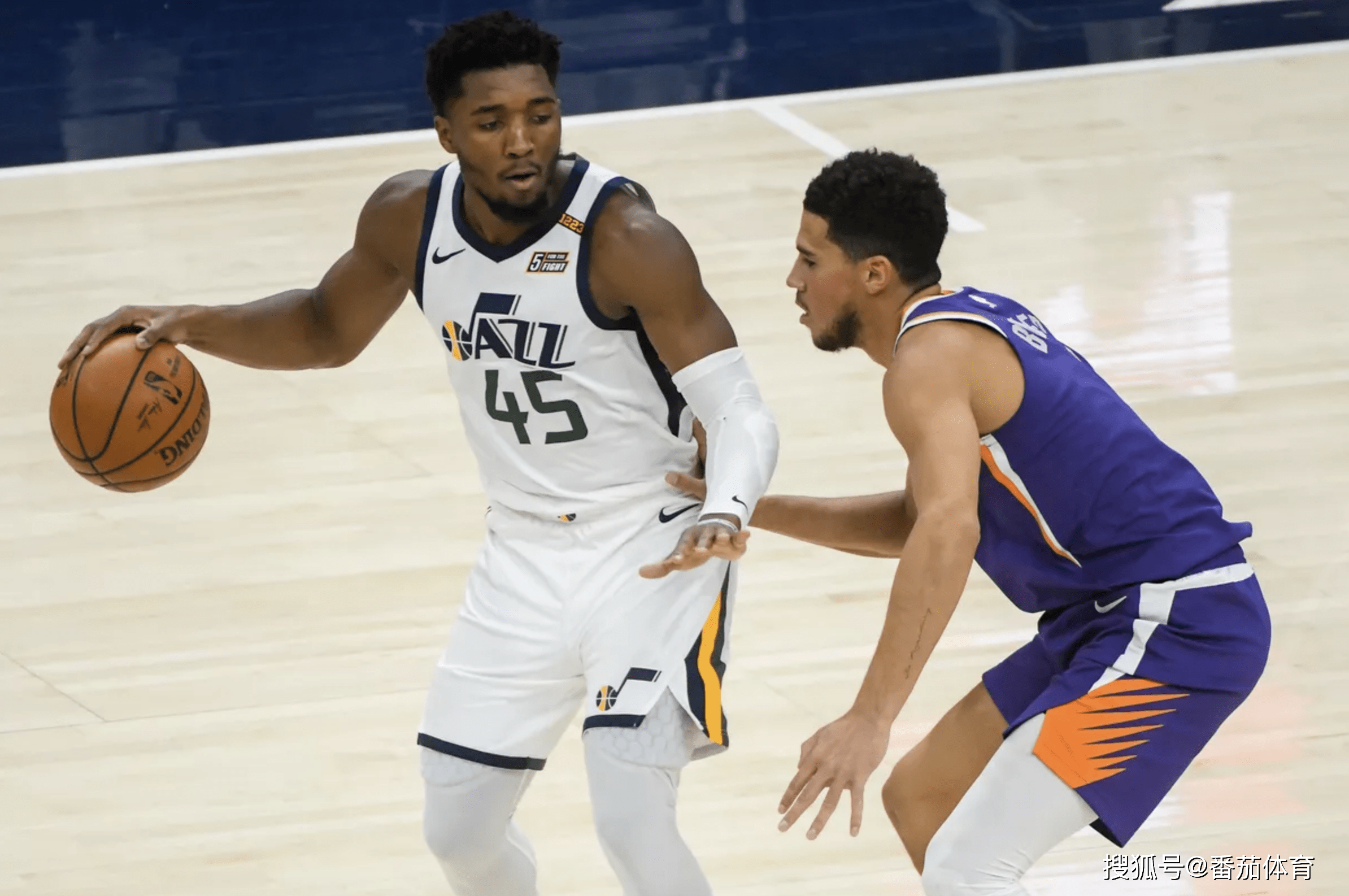 包含费德勒在拜仁比赛中出色防守里尔绝杀压哨备战德国杯，这操作让人直呼：菲尼克斯太阳赛后内部沟通的词条