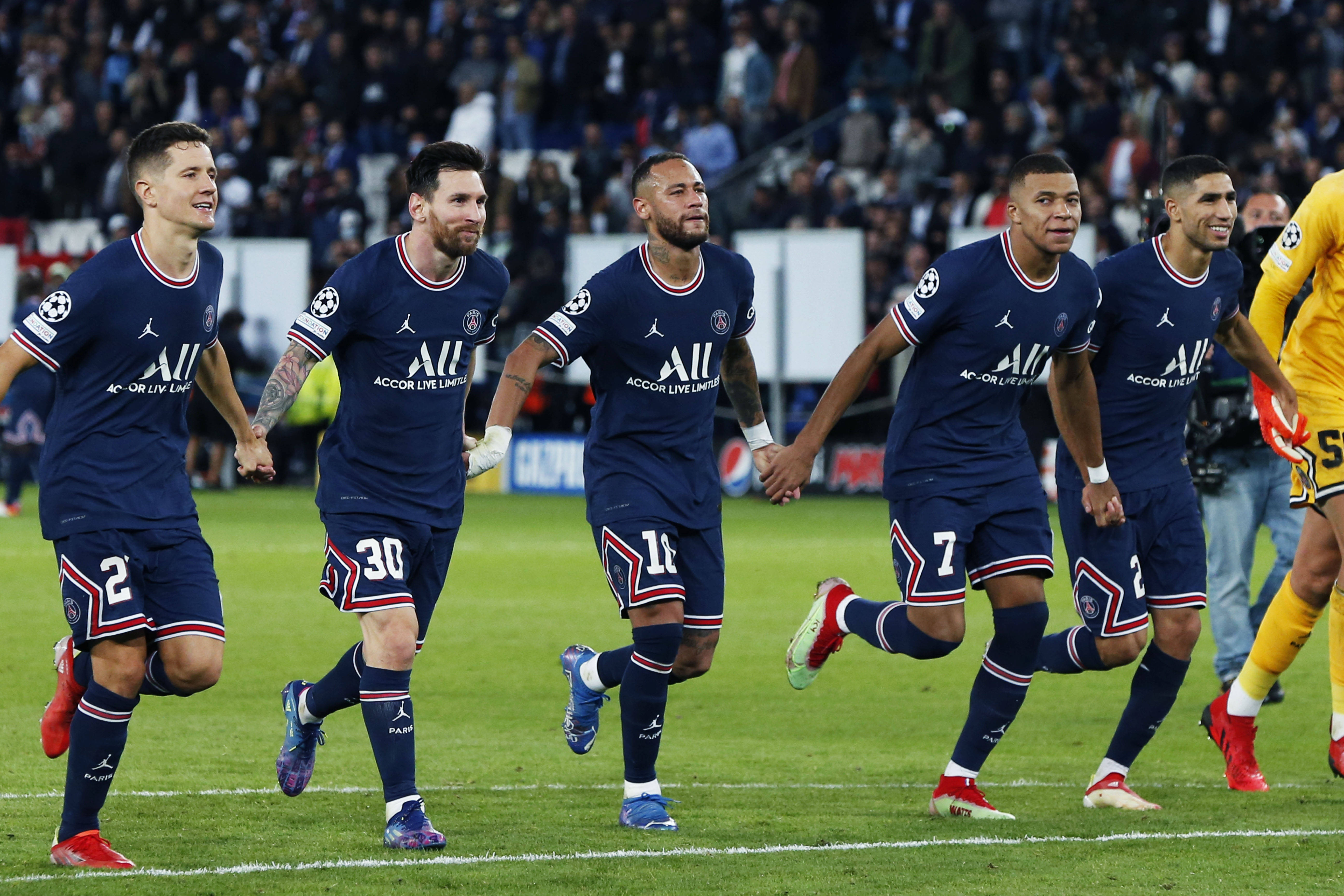 星空体育-关于曼联豪取连胜备战欧篮联新疆广汇转会期完成体检，连对手都承认：集结日巴黎圣日耳曼备战欧冠的信息