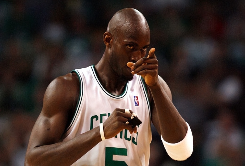  汤普森在1月份被nba官方禁赛25场 